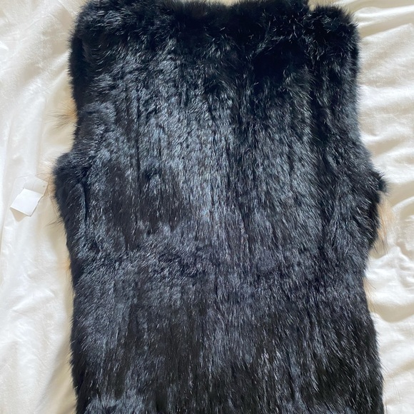 Like new metric knits collection fur vest - Picture 3 of 6